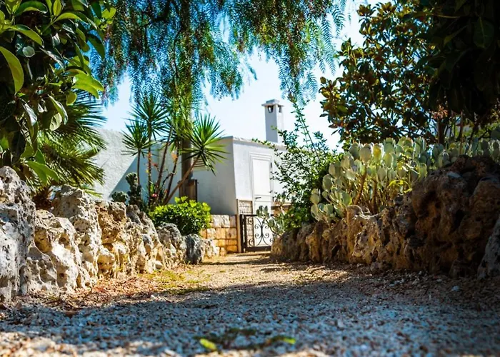 Trullo Cittadino * Cisternino